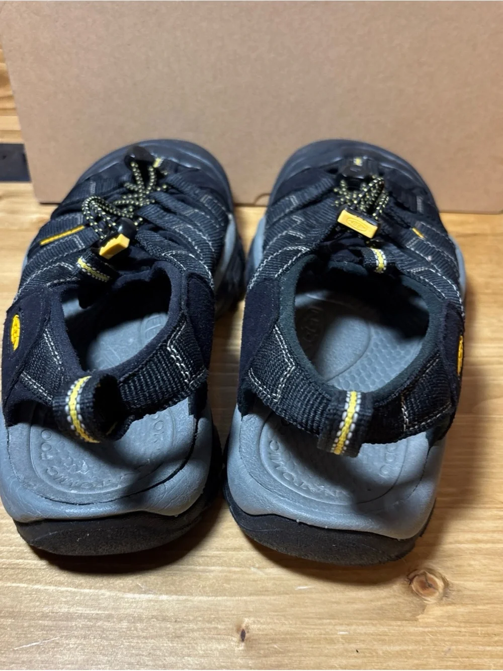 KEEN NEWPORT HIKING MEN SANDALS SIZE 8.5 US BLACK CLOSE TOE WATERPROOF SHOES